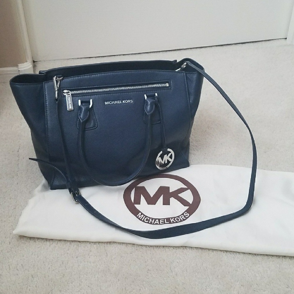 👜 MICHAEL KORS large L navy Sophie satchel